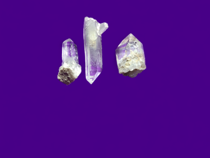 Small Size Clear Quartz Crystal at reasonable rate
