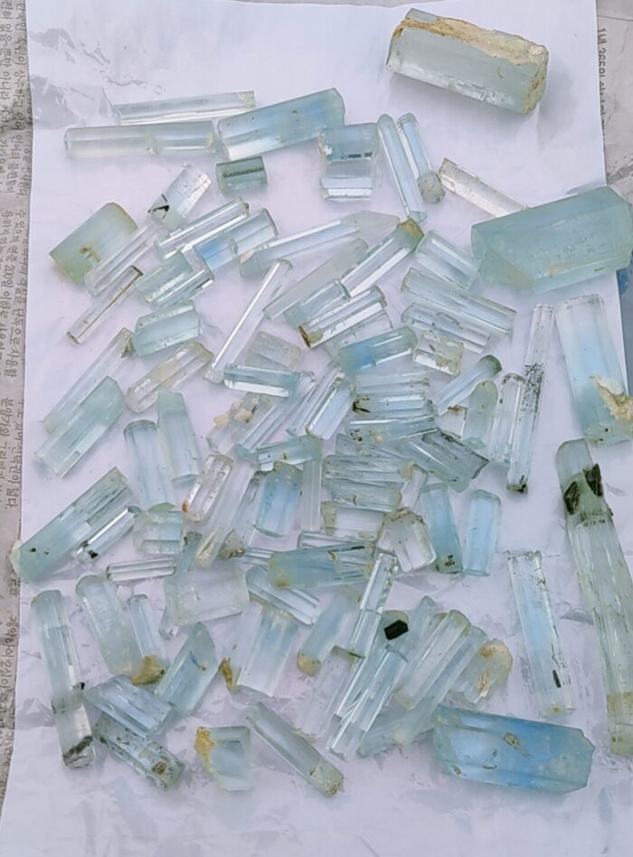 aquamarine in rough for cutting